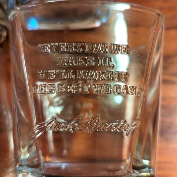 Jack Daniels Set of 4 Printed Etched Tennessee Whiskey Collectible Glasses - Picture 3 of 3